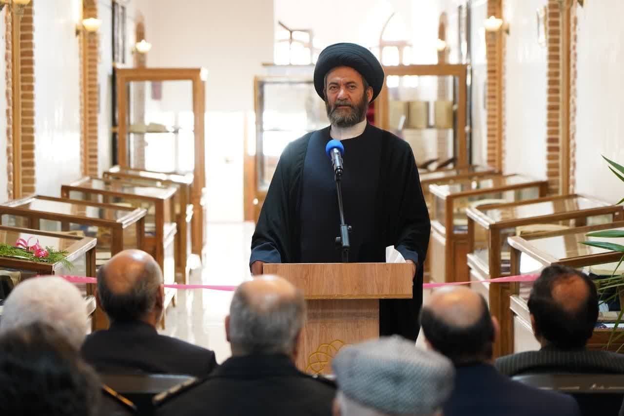نمایشگاه قرآن های خطی در موزه شهرداری اردبیل با حضور آیت الله عاملی افتتاح شد