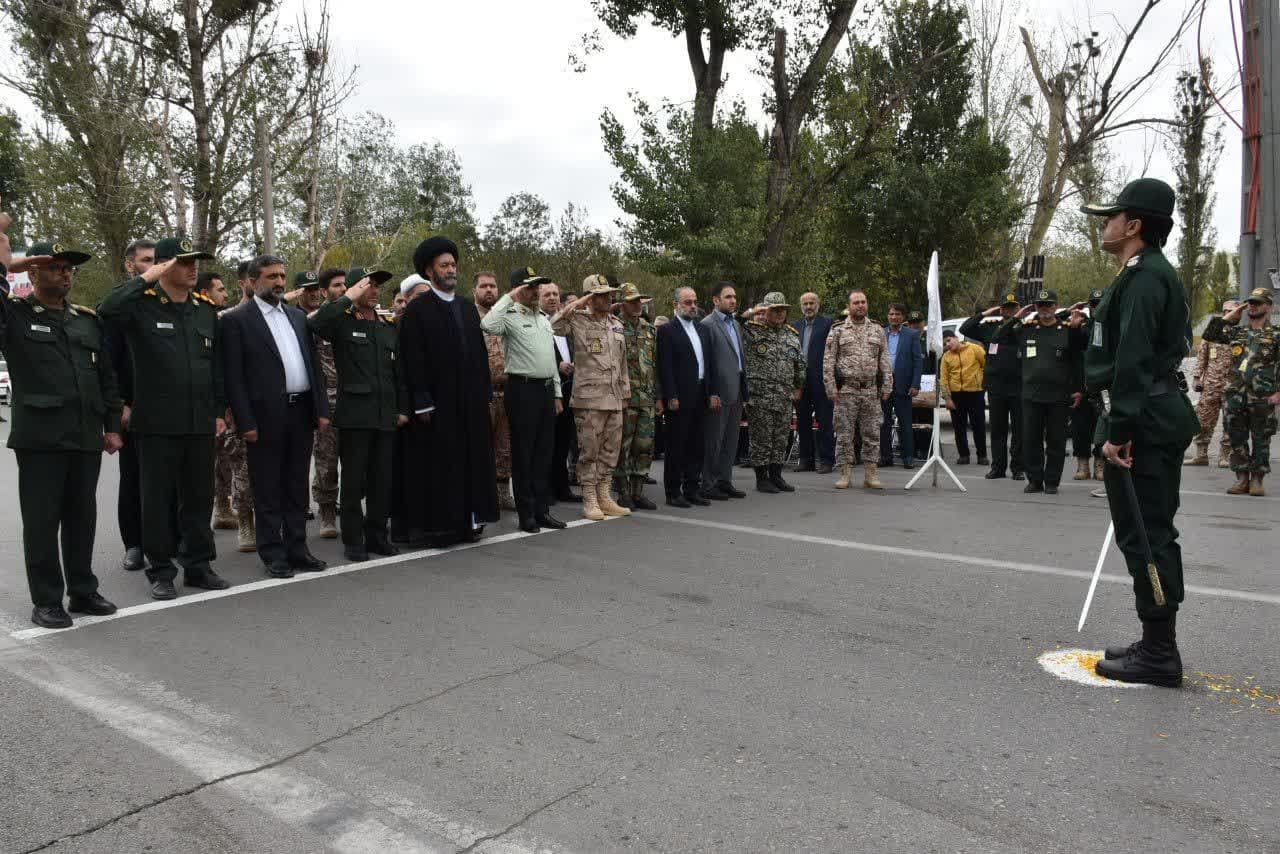 رژه نیروهای مسلح در اردبیل با حضور آیت الله عاملی برگزار گردید